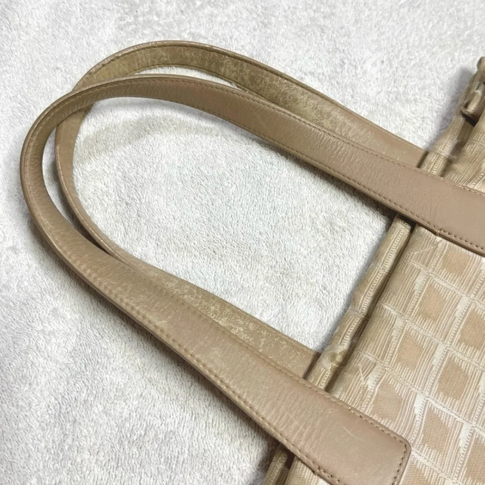 CHANEL | large cream/beige CC quilted monogram canvas 'travel line' tote bag - Picture 4 of 6